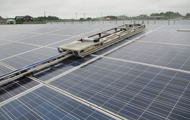 茨城県小美玉市にて太陽光パネル洗浄の施工を実施しました。イメージ